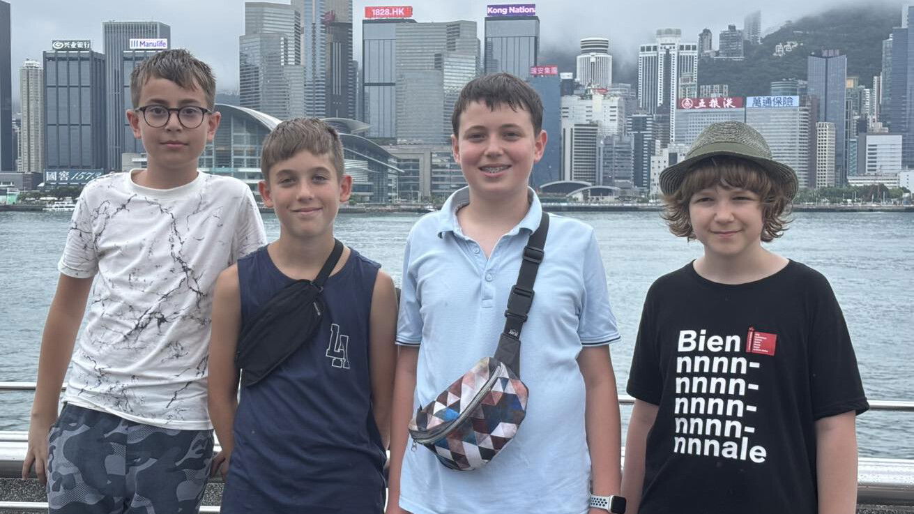 Megérkezett Hongkongba a váradi robotikacsapat