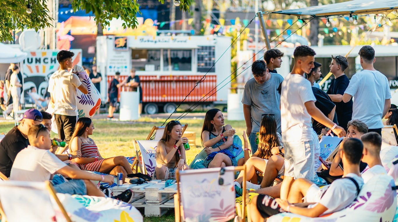 Éjjeli buszjárat a Waves Fesztiválra