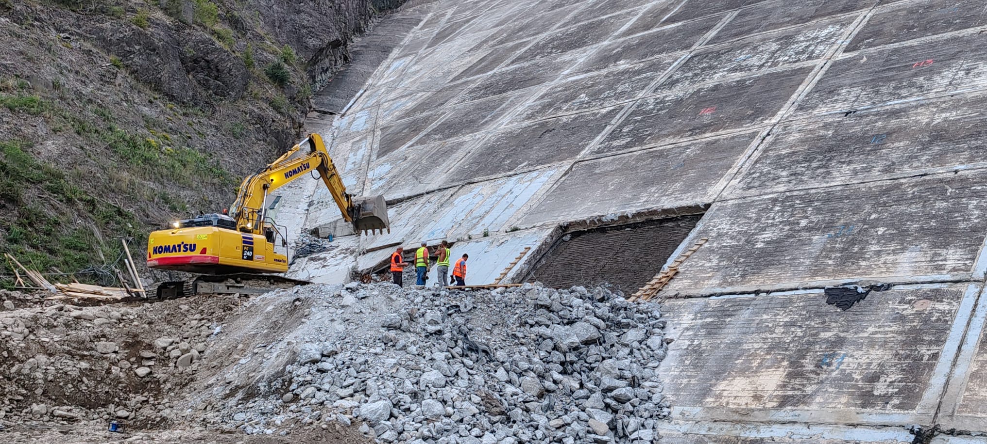 Három műszakban dolgoznak a Jád-völgyi víztározónál