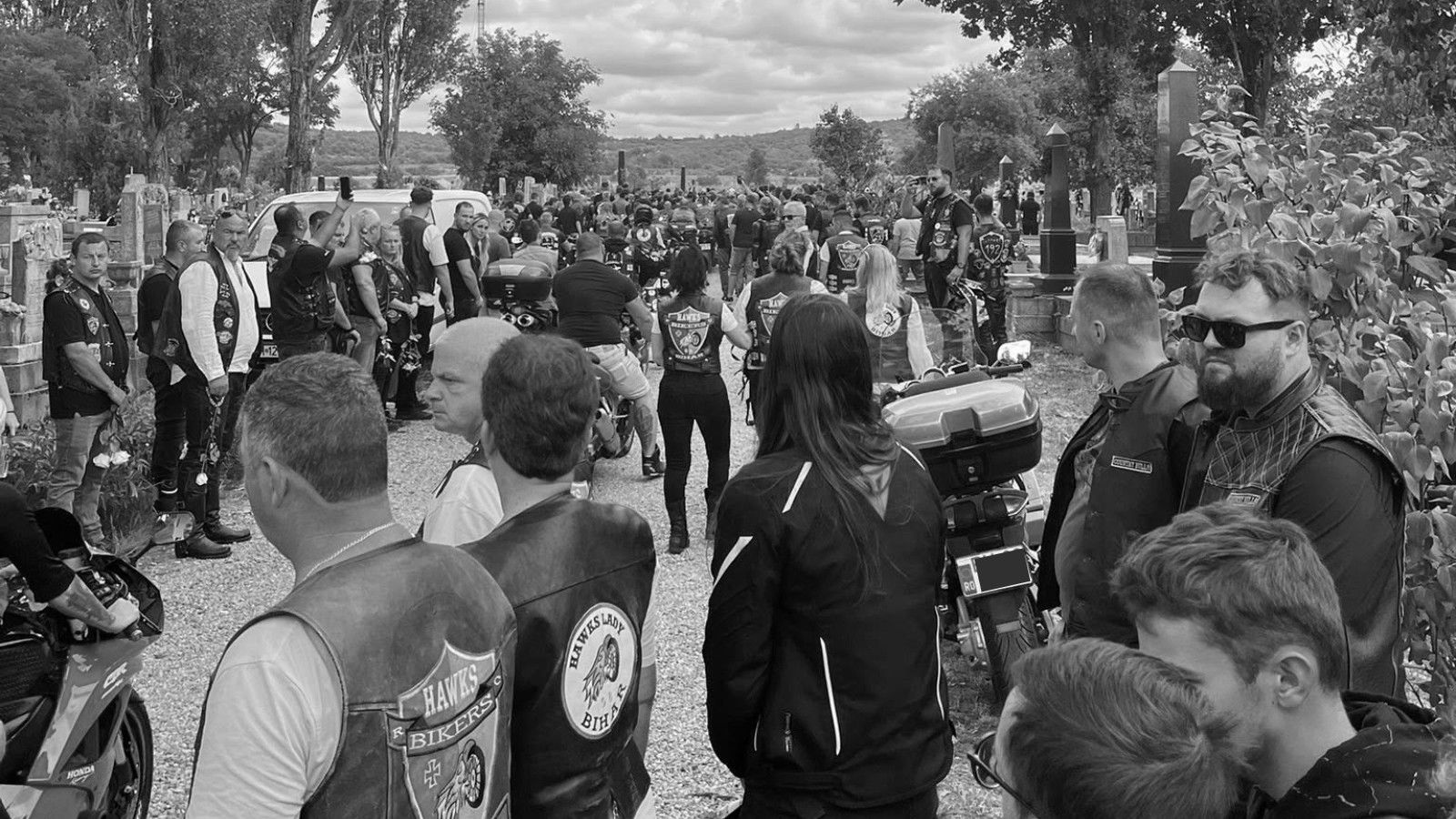 Több százan búcsúztak el a tragikusan korán elhunyt váradi motorostól