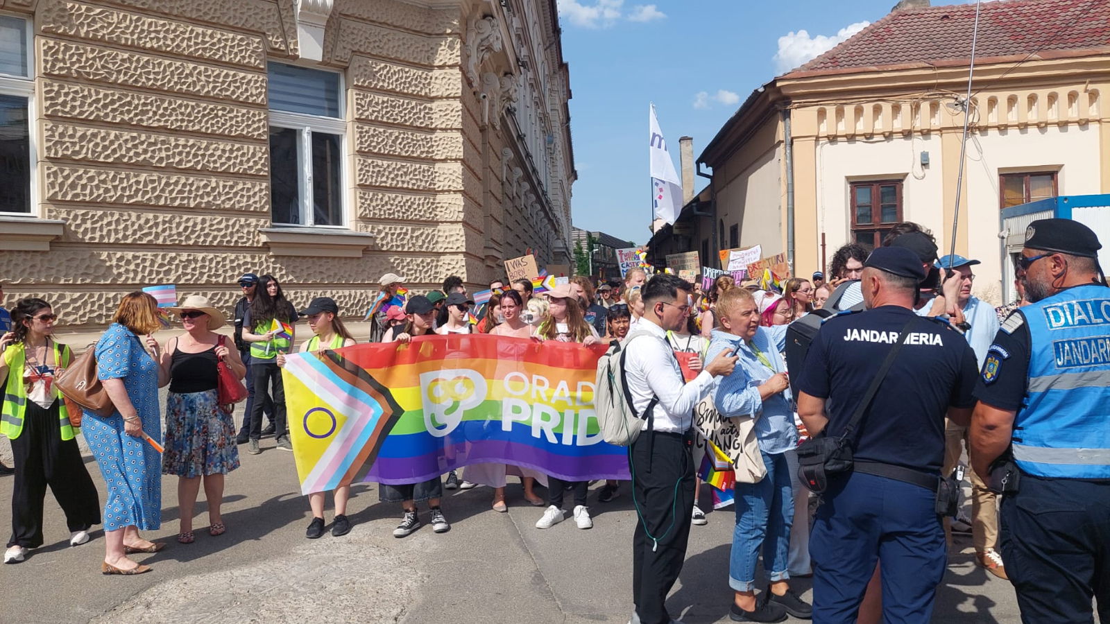 Komoly bírsággal szankcionálták a váradi Pride szervezőit és résztvevőit | FOTÓK és VIDEÓK!