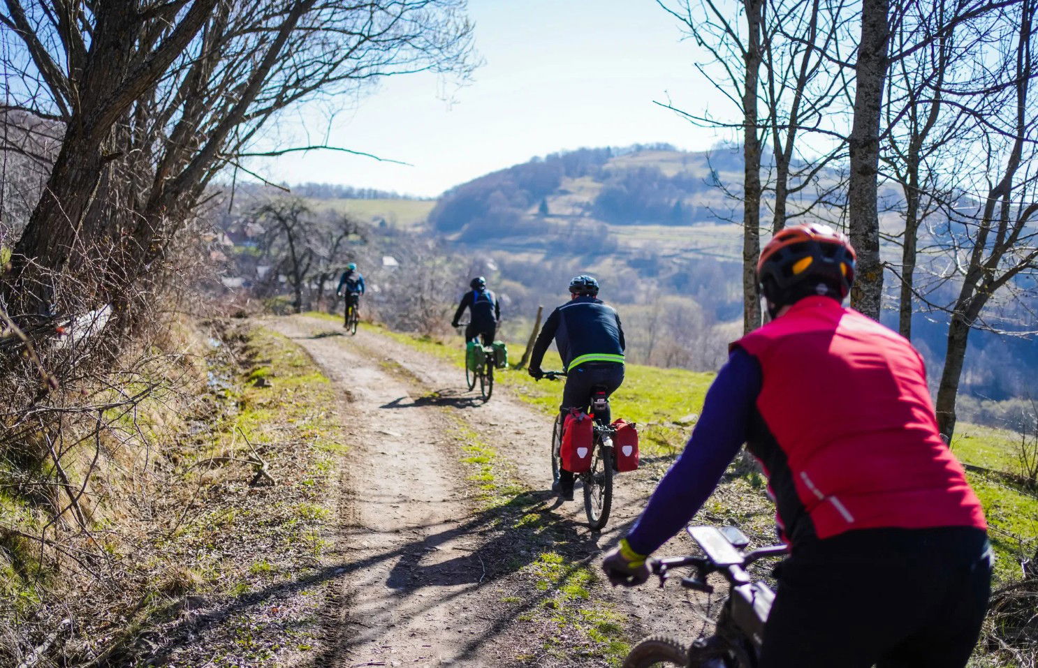 Hegyekbe vezető bicikliút épül