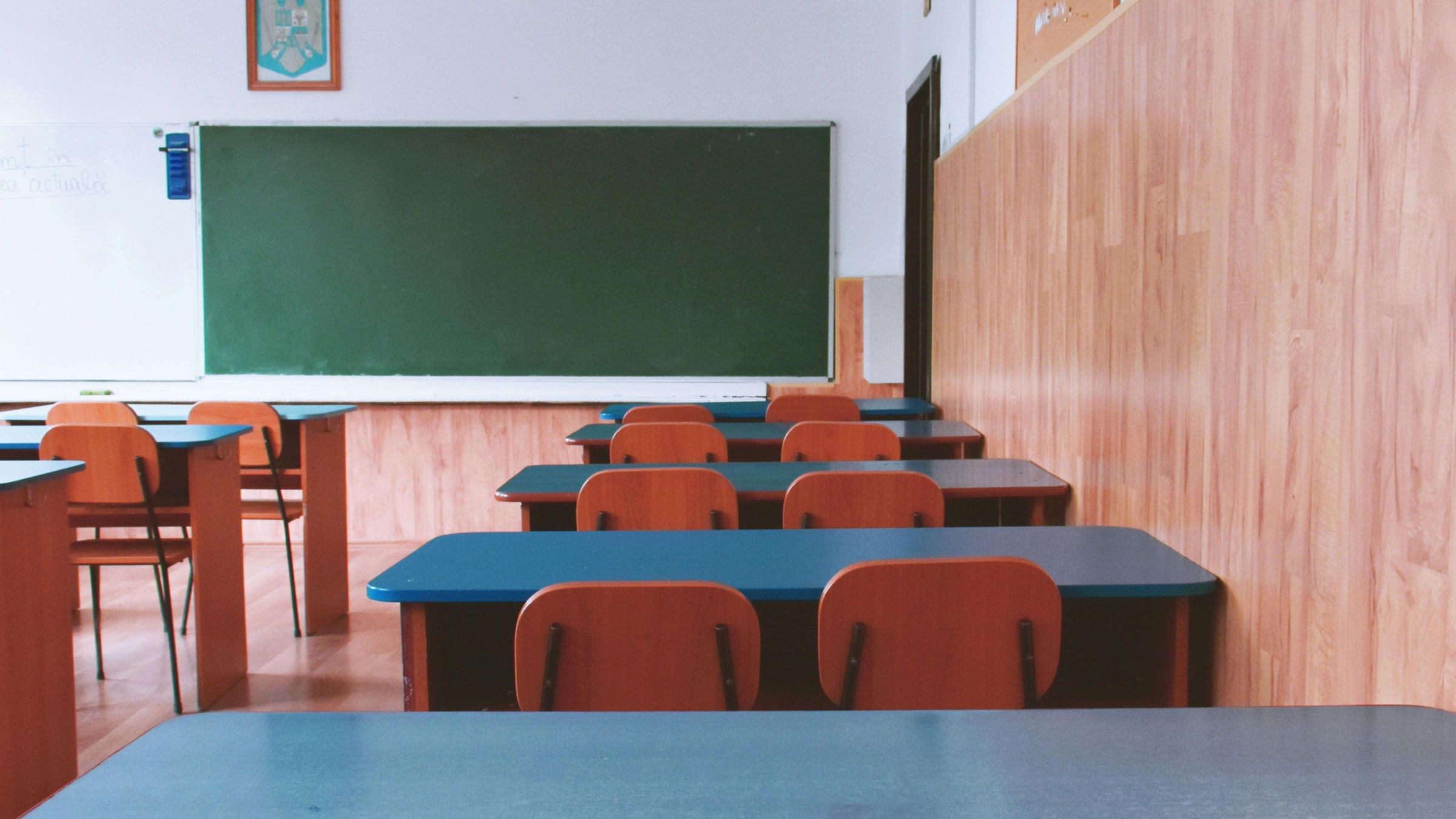 Több száz tanintézmény kerül át más iskolák igazgatása alá