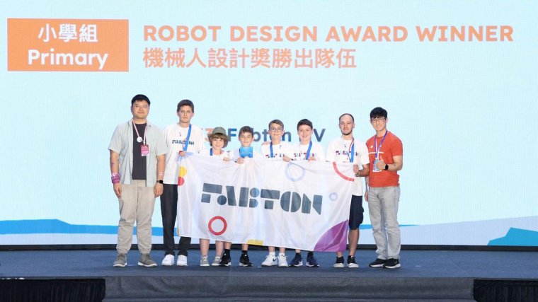 Egy kis csapat nagy kalandja: díjjal tért haza a váradi robotikacsapat Hongkongból