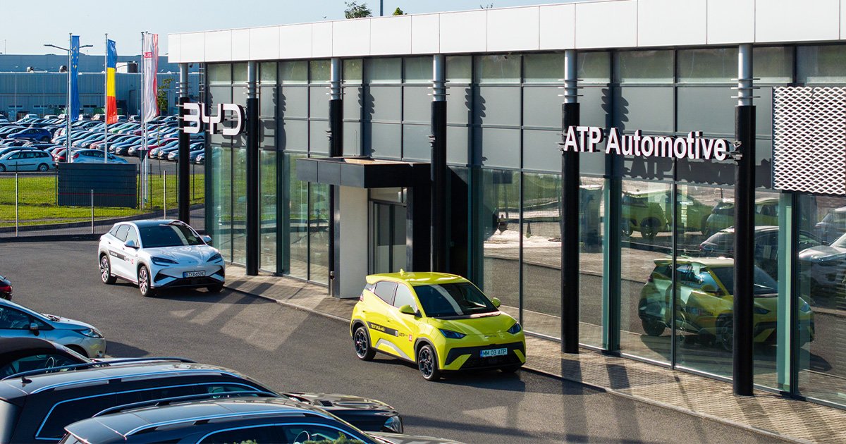 Fejlődik a BYD-projekt Nagyváradon: készleten lévő autók, tesztvezetés, és megtörtént az első átadás! (X)