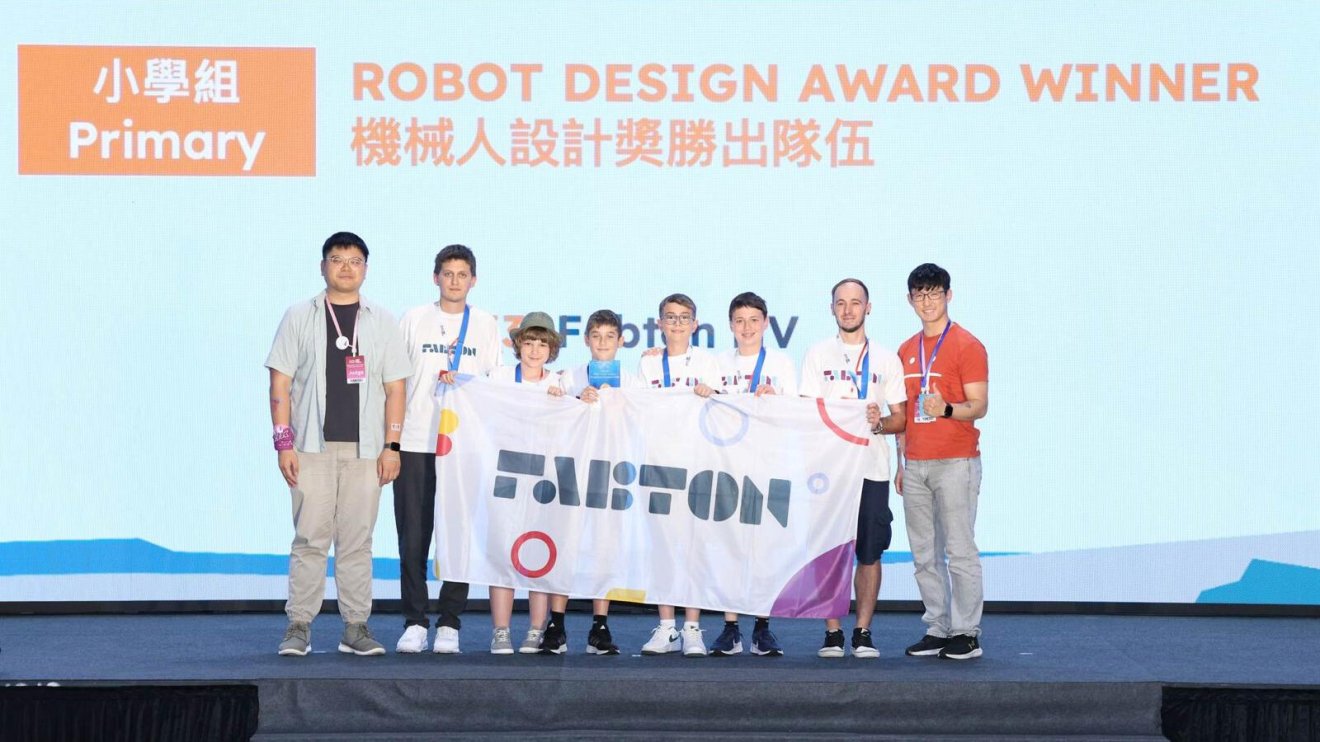 Egy kis csapat nagy kalandja: díjjal tért haza a váradi robotikacsapat Hongkongból