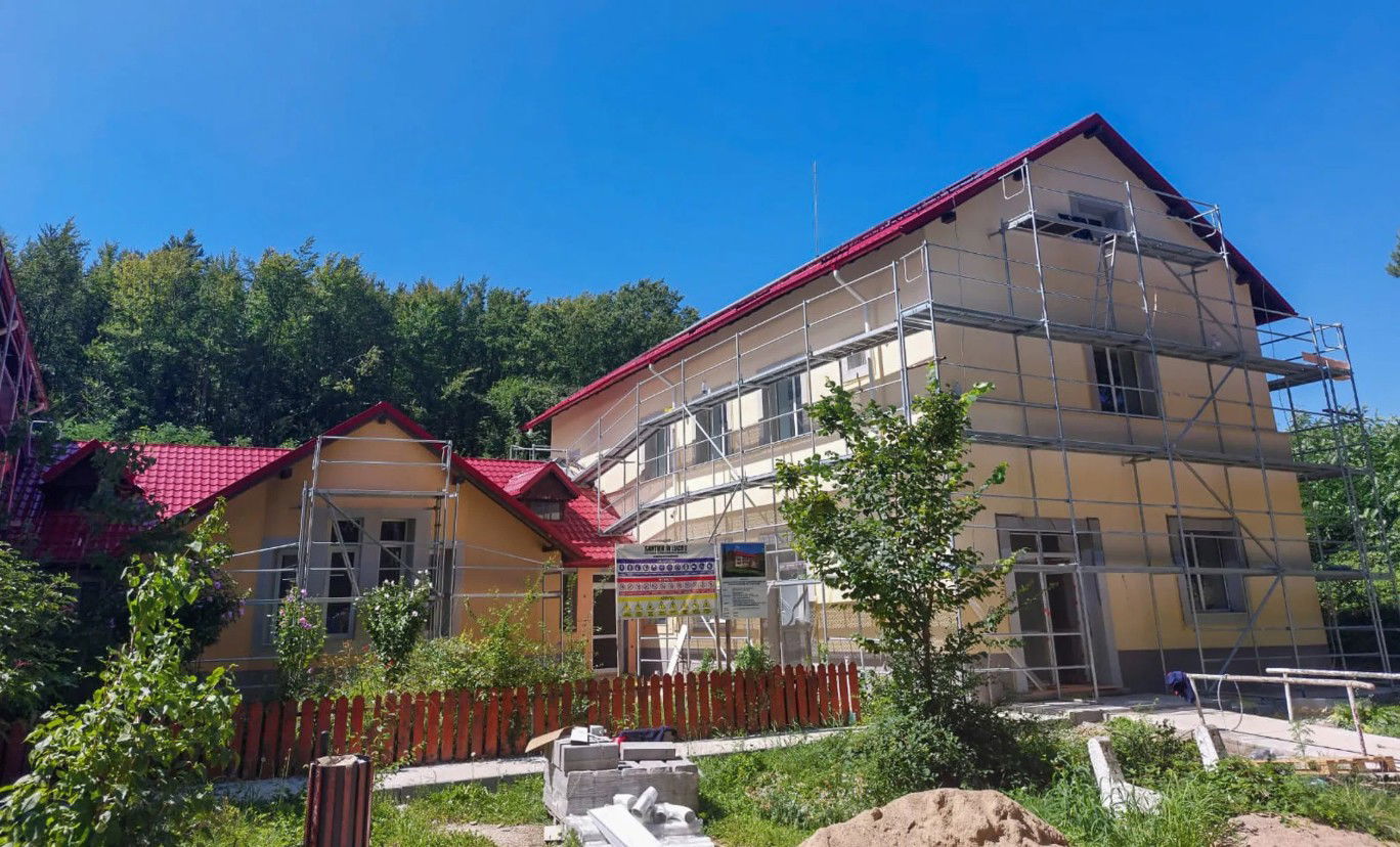 Haladnak a diófási elmegyógyintézet felújítási munkálataival