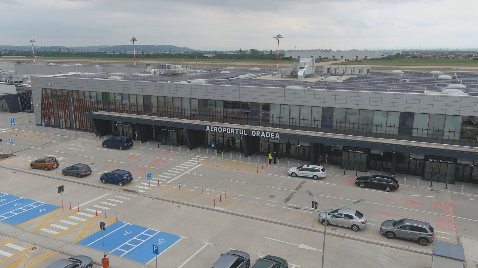 Valutabeváltó és autókölcsönzők nyílhatnak a nagyváradi repülőtéren
