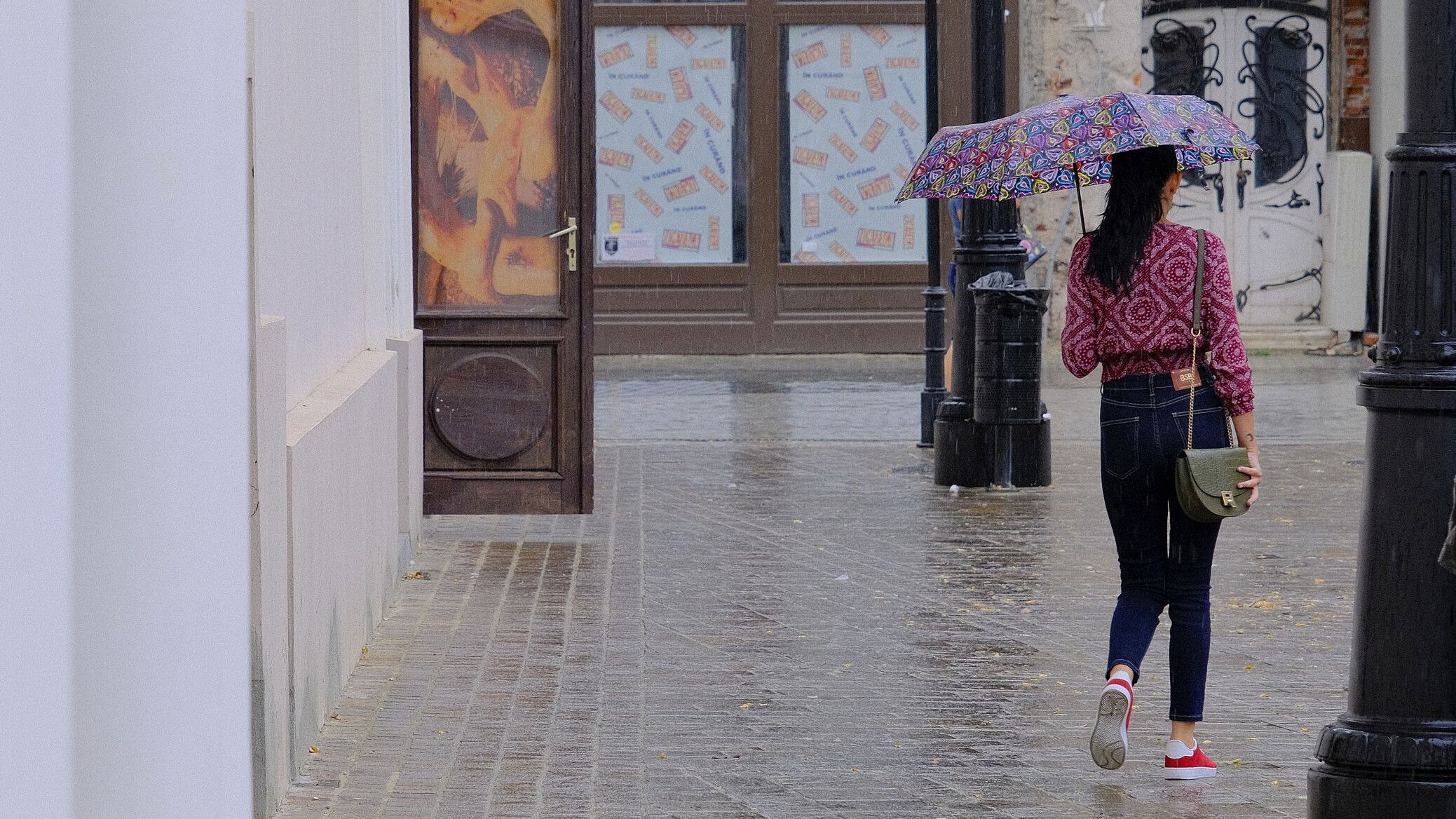 Zivatarokra figyelmeztető riasztásokat adtak ki több megyére