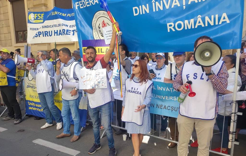 Folytatják a tiltakozó akciókat a tanügyi szakszervezetek