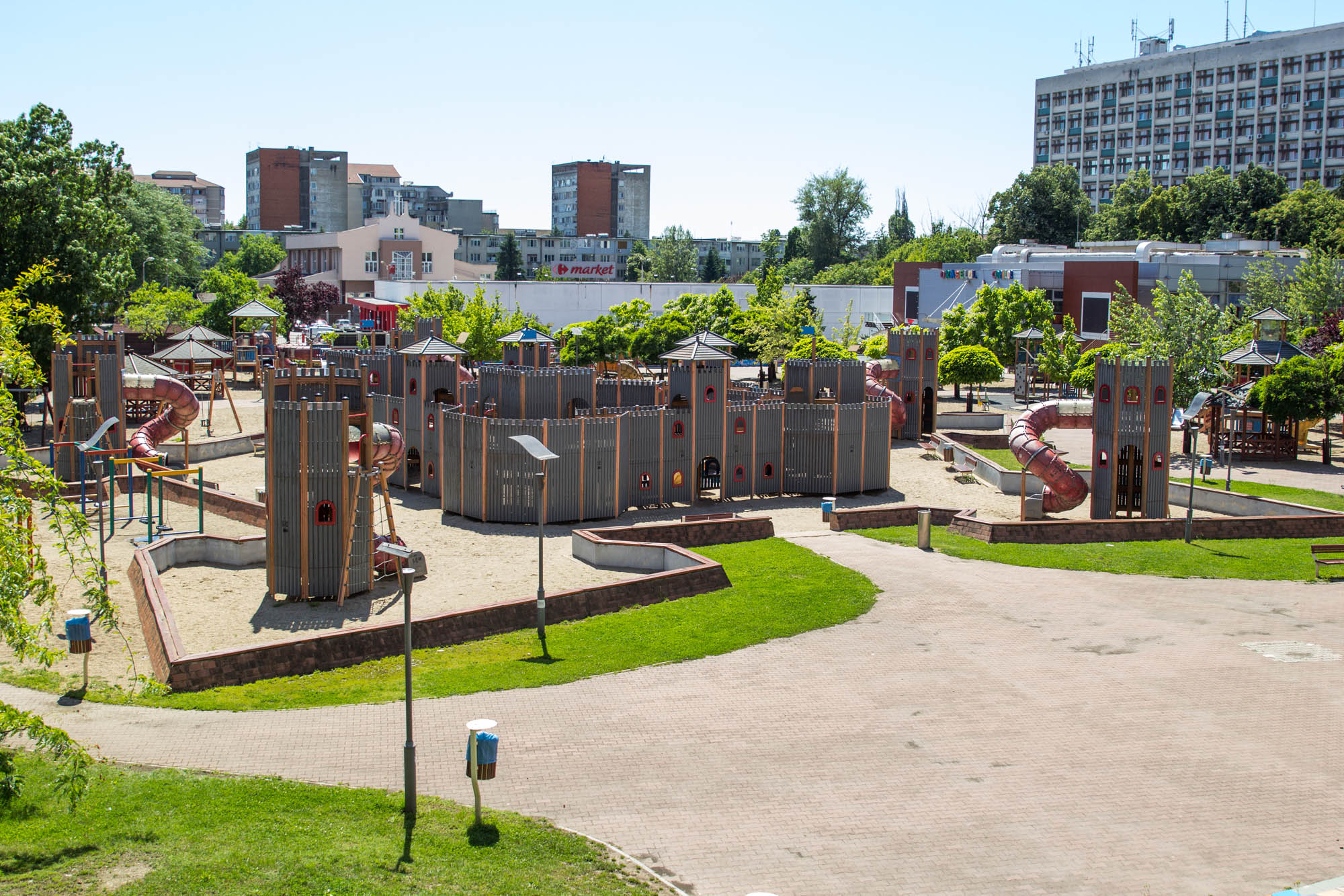 Kiáll az RMDSZ a nagyváradi Gyermekvárosban bántalmazott kisfiú és családja mellett