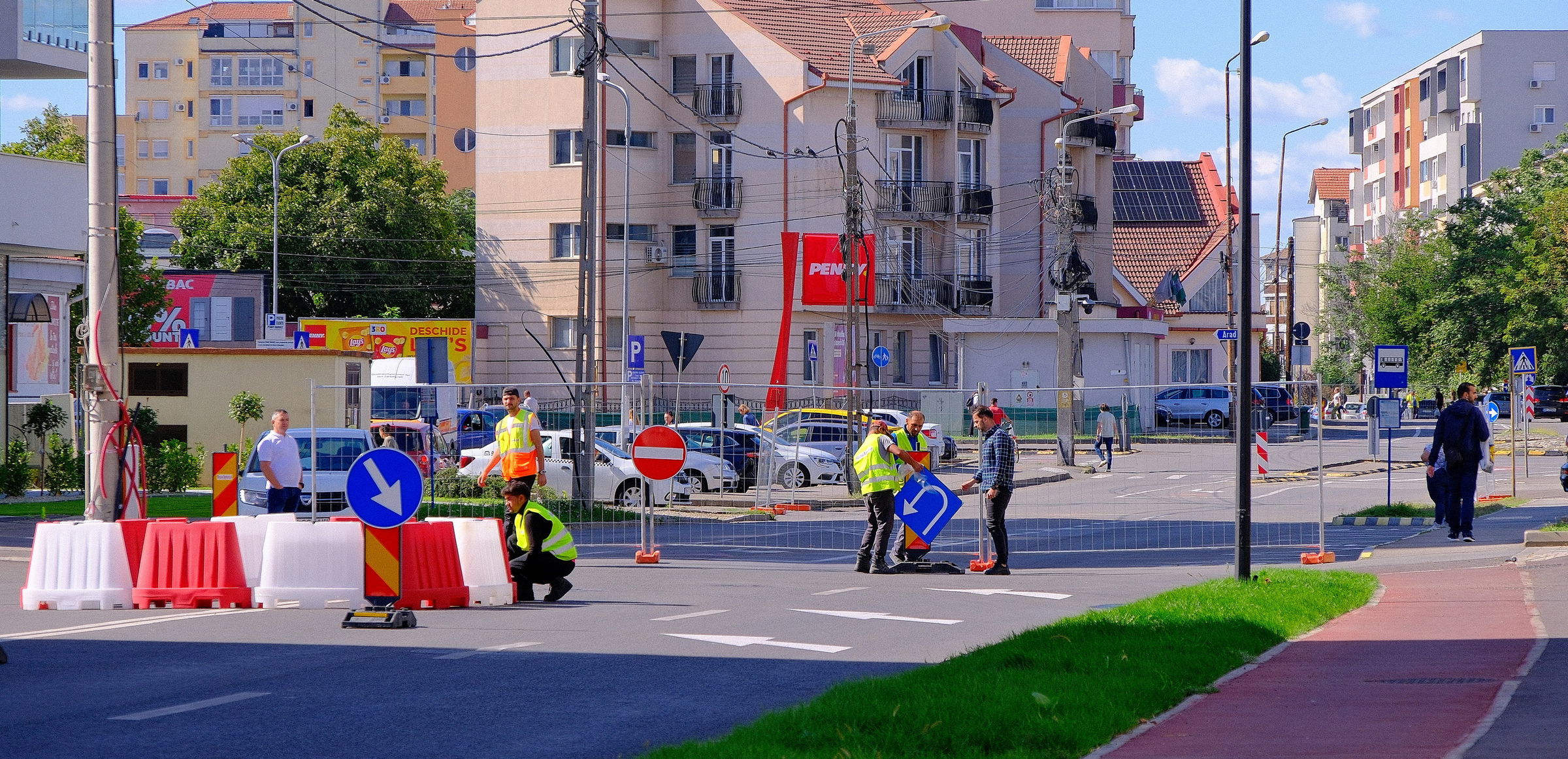 Érvénybe léptek a forgalomkorlátozások, jobb elkerülni a Körös–Oneștilor utcai körforgalmat! | VIDEÓK