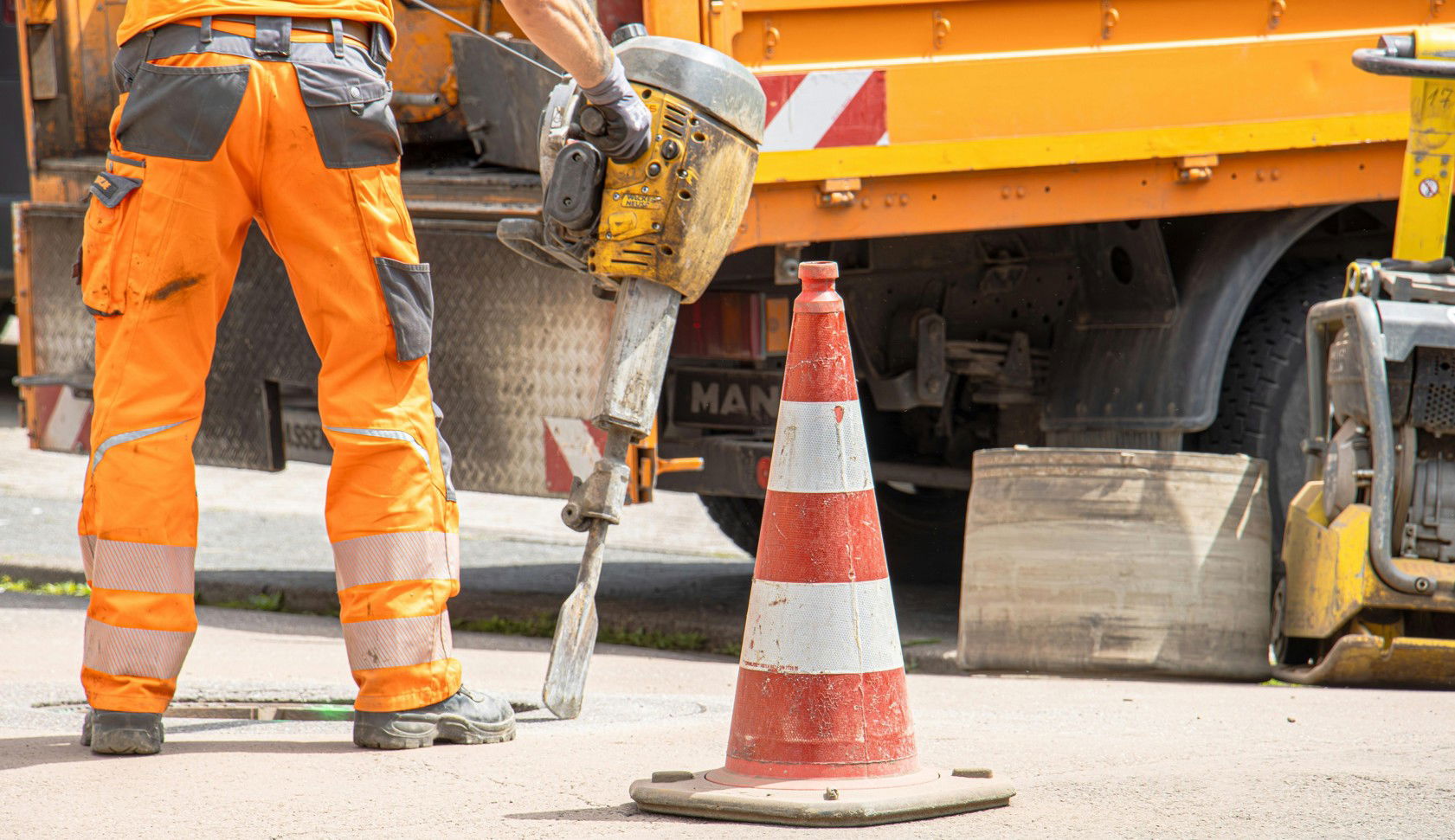 Négy sávosra szélesítik a nagyváradi repülőtér melletti országutat