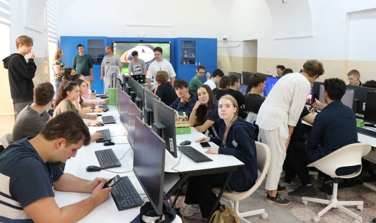 Okosfarmok határok nélkül: közös projektben vesznek részt a debreceni és eminescus diákok