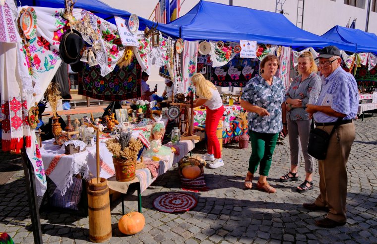 Szlovák táncok, dalok és ételek a várban
