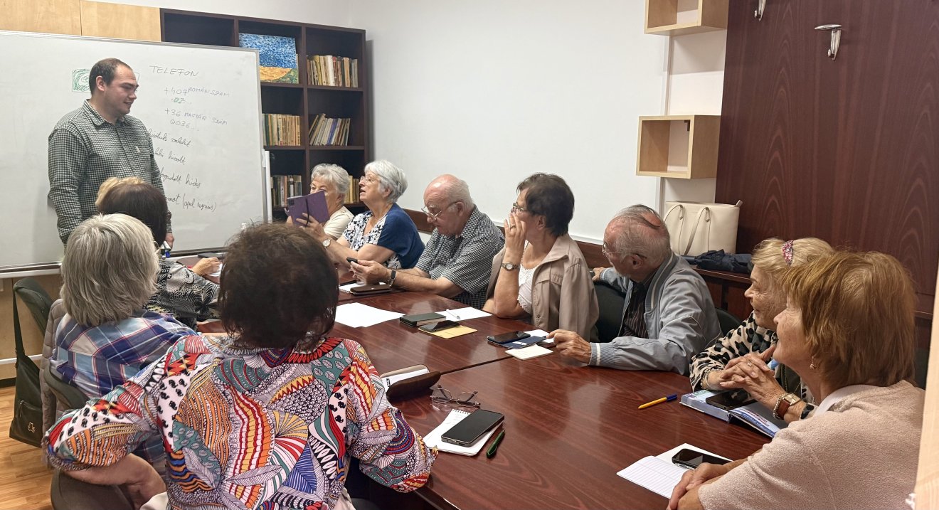 Újraindult az idősek ingyenes digitális képzése