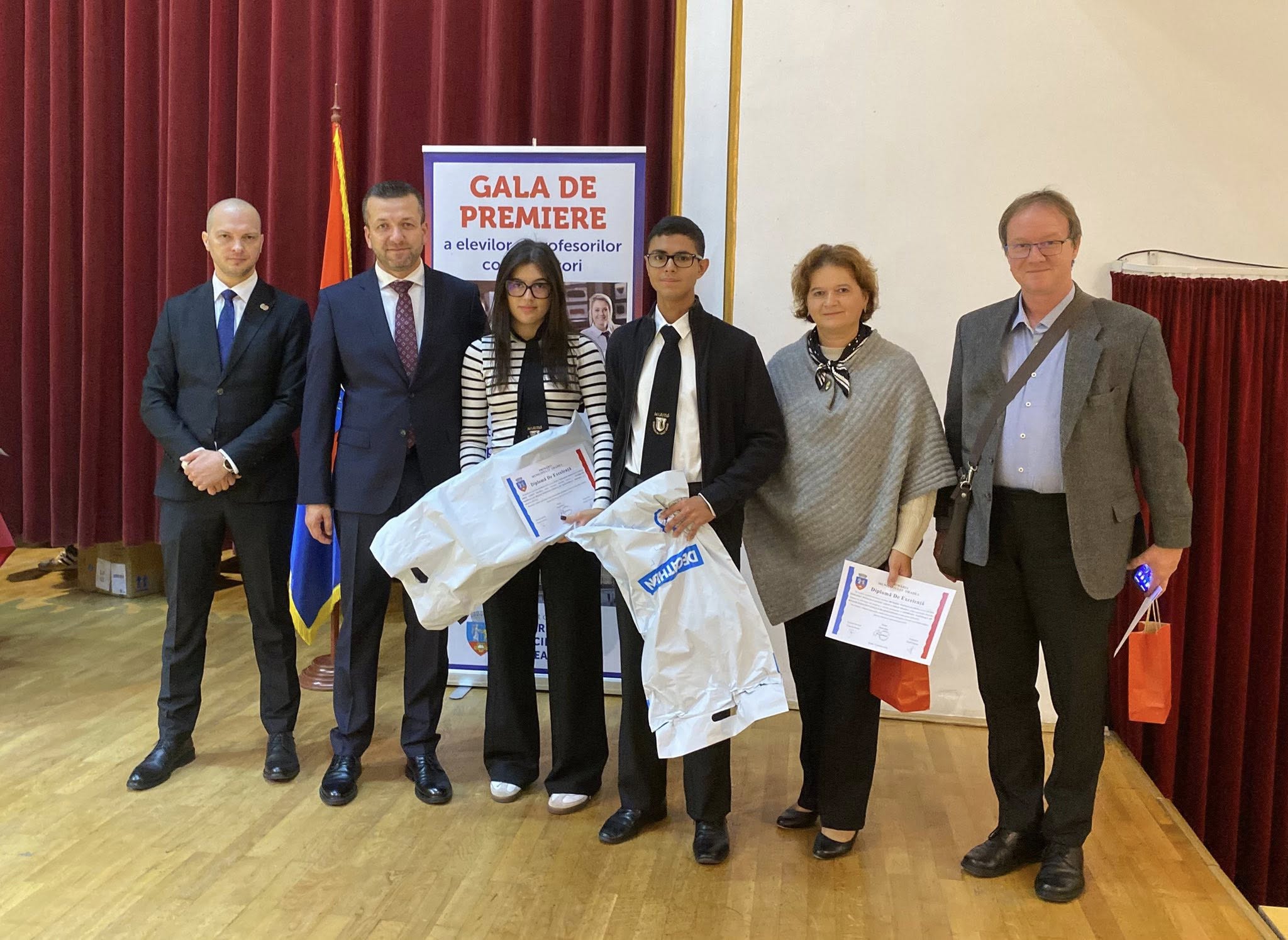 Magyar diákokat és felkészítőiket is díjazták a nagyváradi városnapi ünnepségen