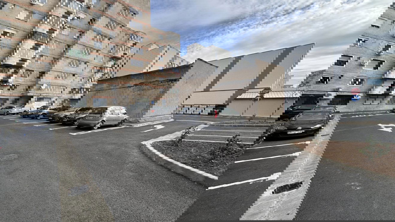 Parkoló létesült és megújult egy váradi utca