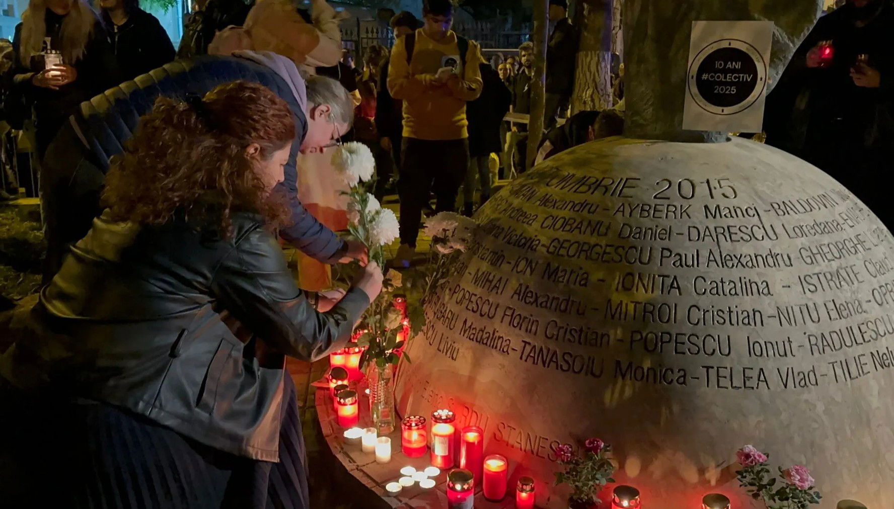Emlékmenetet tartottak Bukarestben a Colectiv-tragédia 10. évfordulóján