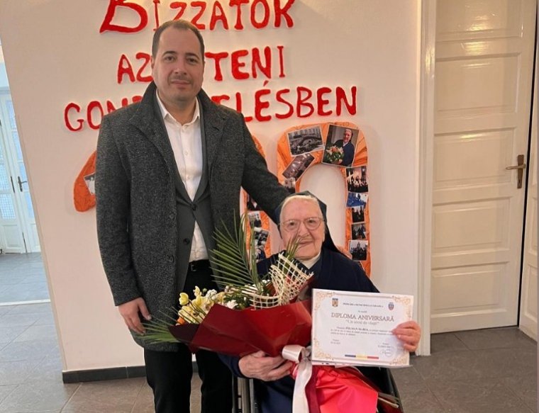 Századik születésnapja alkalmából köszöntötte Pollmann Lucianna vincés nővért Nagyvárad alpolgármestere