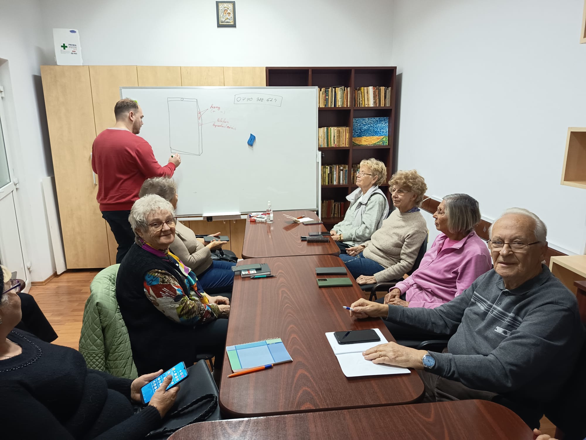 Tovább folytatódik az idősek ingyenes digitális képzése