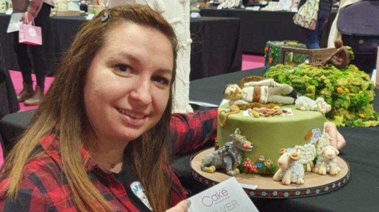 Ezüstérmes lett a birminghami nemzetközi cukrászversenyen a nagyváradi Molnár Dóra