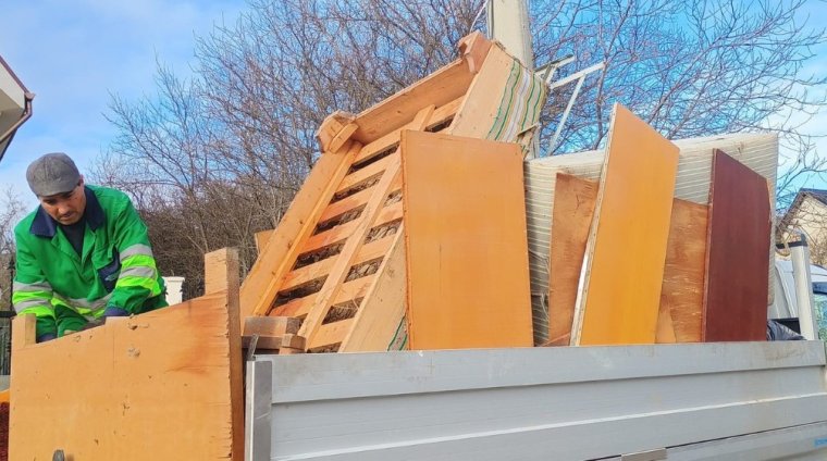 Pár napig még lehet igényelni a nagy méretű és veszélyes hulladékok elszállítását Nagyváradon