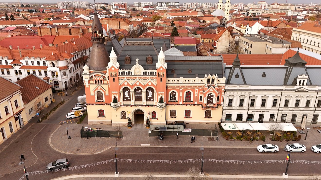 Ünnepi díszbe öltözik több váradi épület