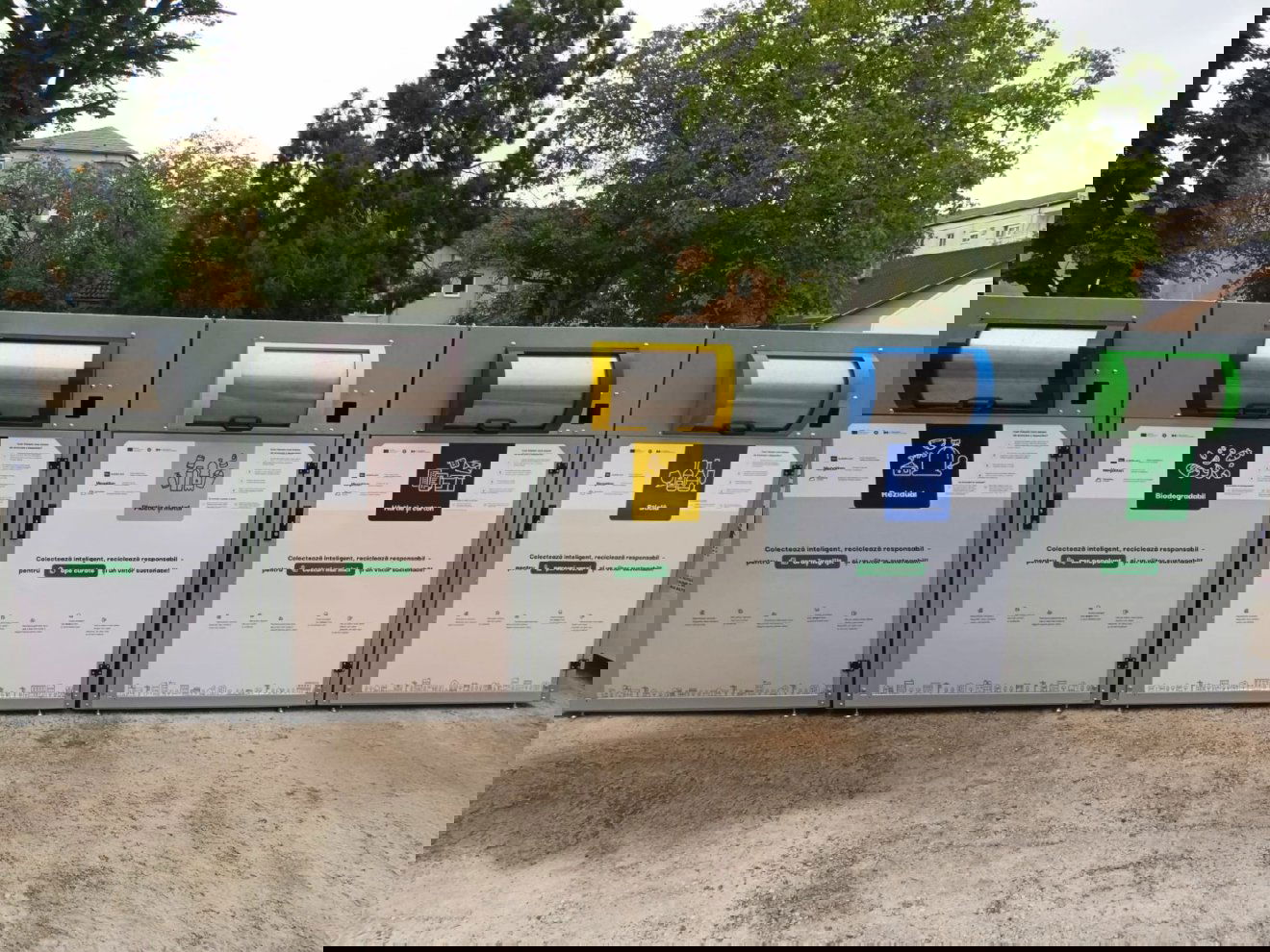 Lakossági visszajelzések alapján továbbfejlesztett hulladékszigeteket tesztelnek Nagyváradon