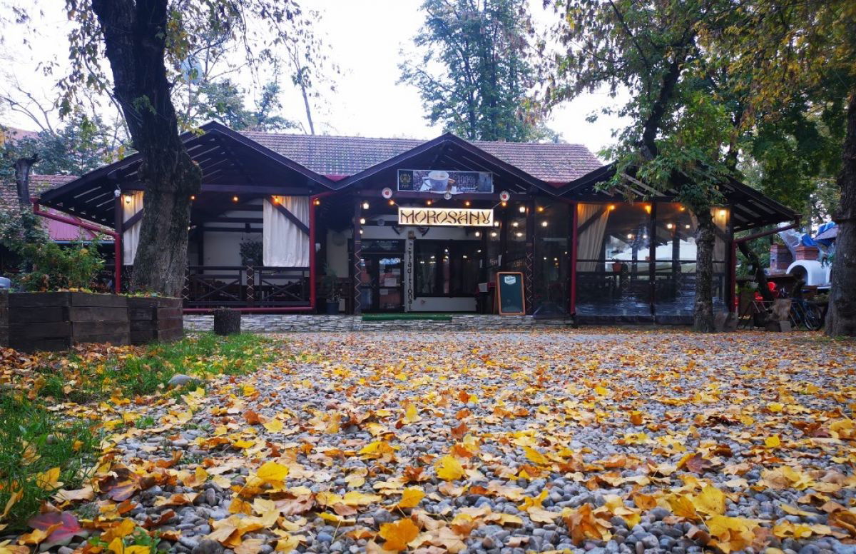 Megvásárolják, majd lebontják az egykori Moroșanu étterem épületét a Rhédey-kertben