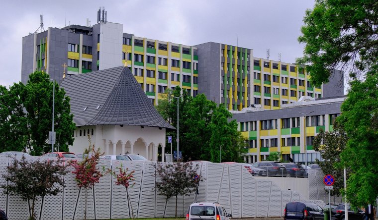 Figyelem! Elköltözik a megyei kórház gyermeksürgősségi ellátó részlege, máshol lesz a bejárat is