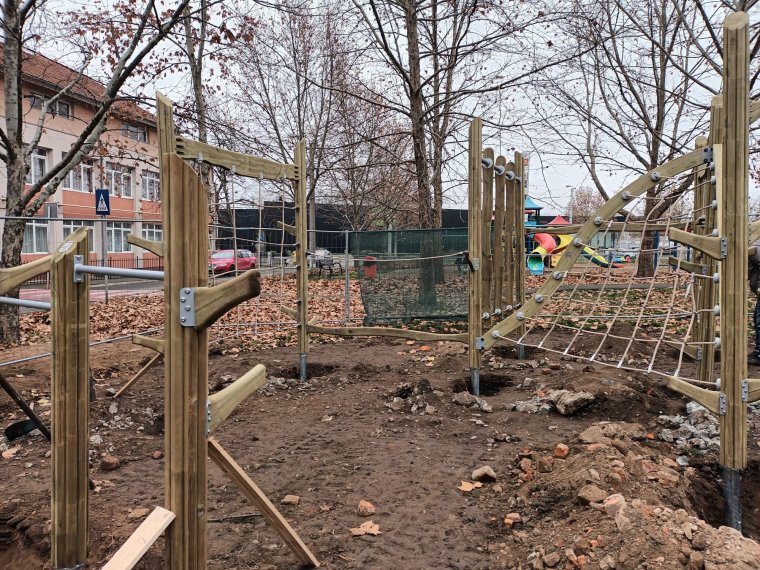 Megkezdődött a környezetbarát eszközökkel felszerelt játszótér kialakítása