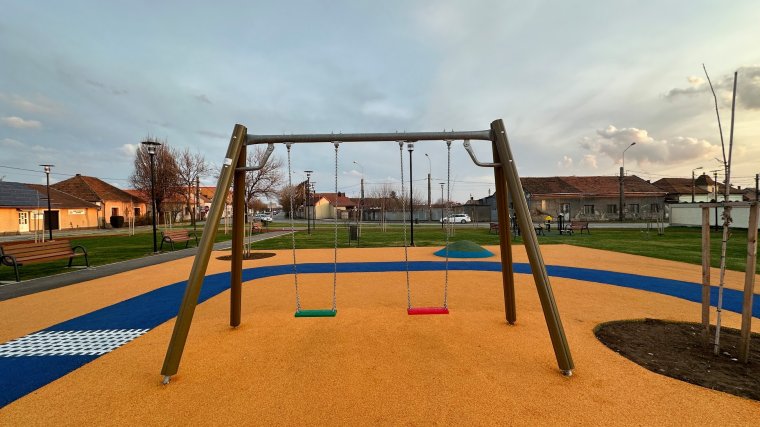 Közvita a játszótér-korszerűsítésekről