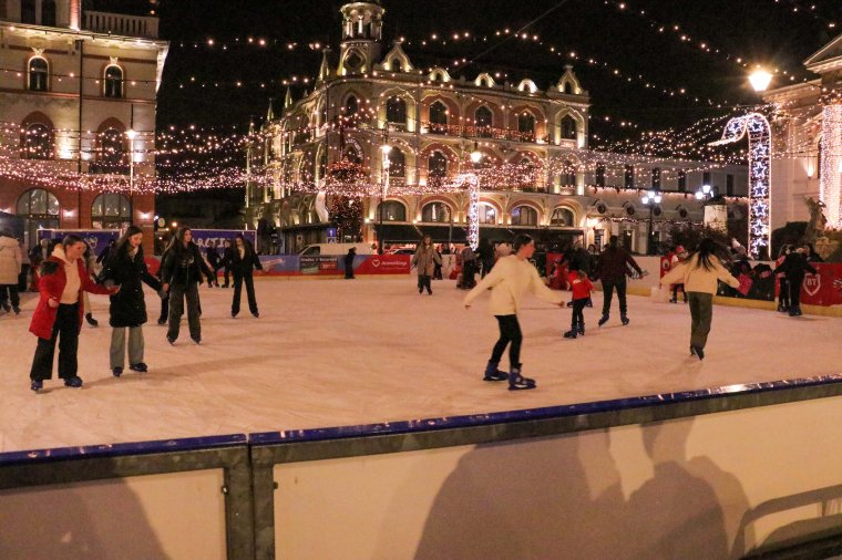 Jégre fel: megnyílt a korcsolyapálya Nagyvárad központjában
