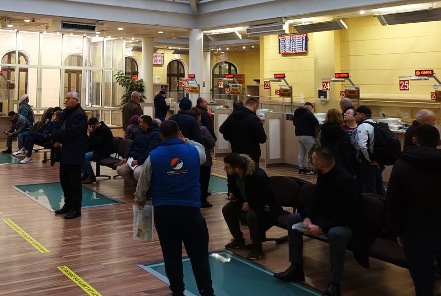 Nagy kincs a bérelt parkolóhely - több ezren fizették ki a parkolási díjat már az első órákban