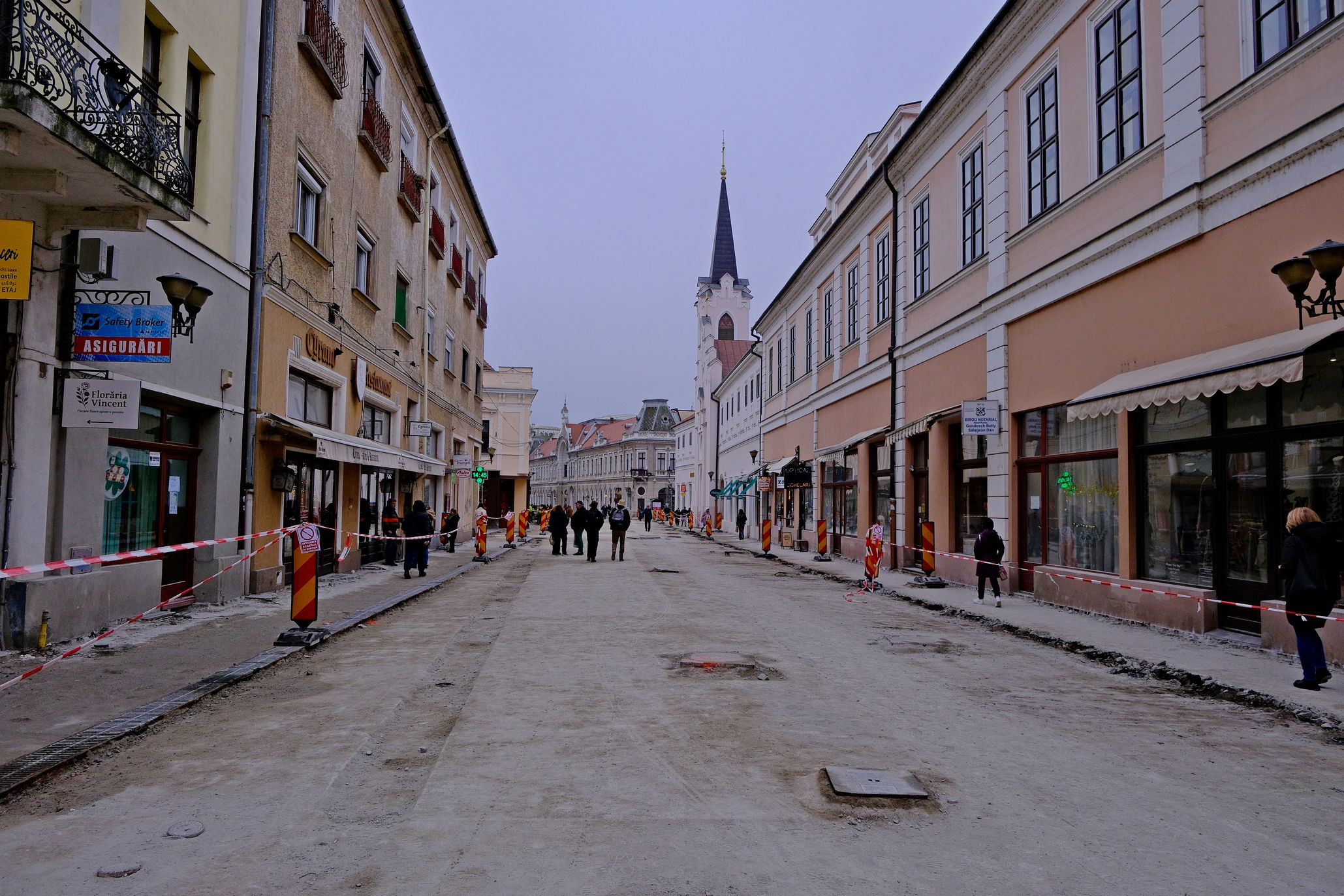 Nem törik fel a betonborítást a váradi Fő utcán