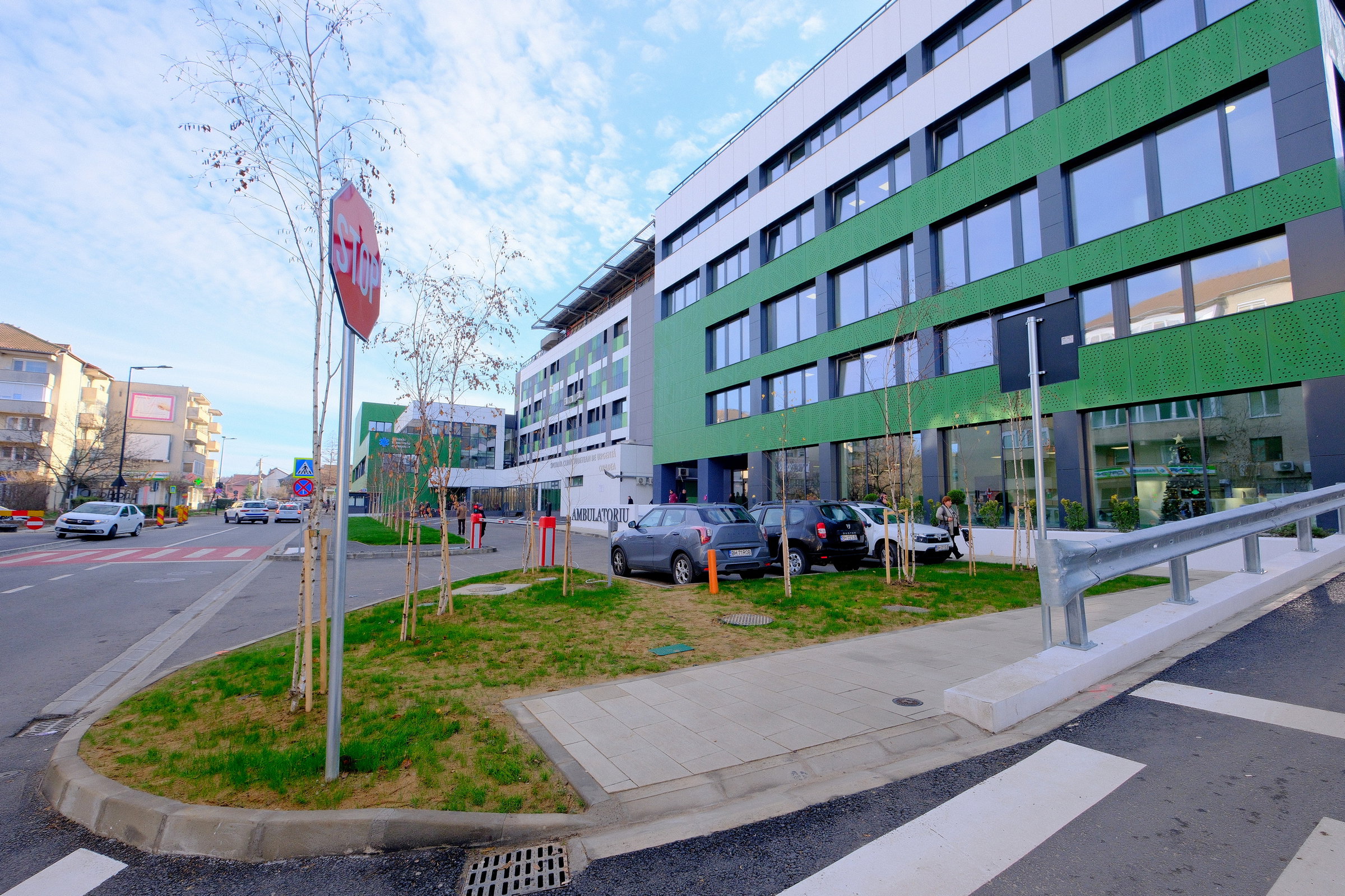 Kiugrott egy férfi a megyei kórház második emeletéről, az orvosok nem tudták megmenteni az életét