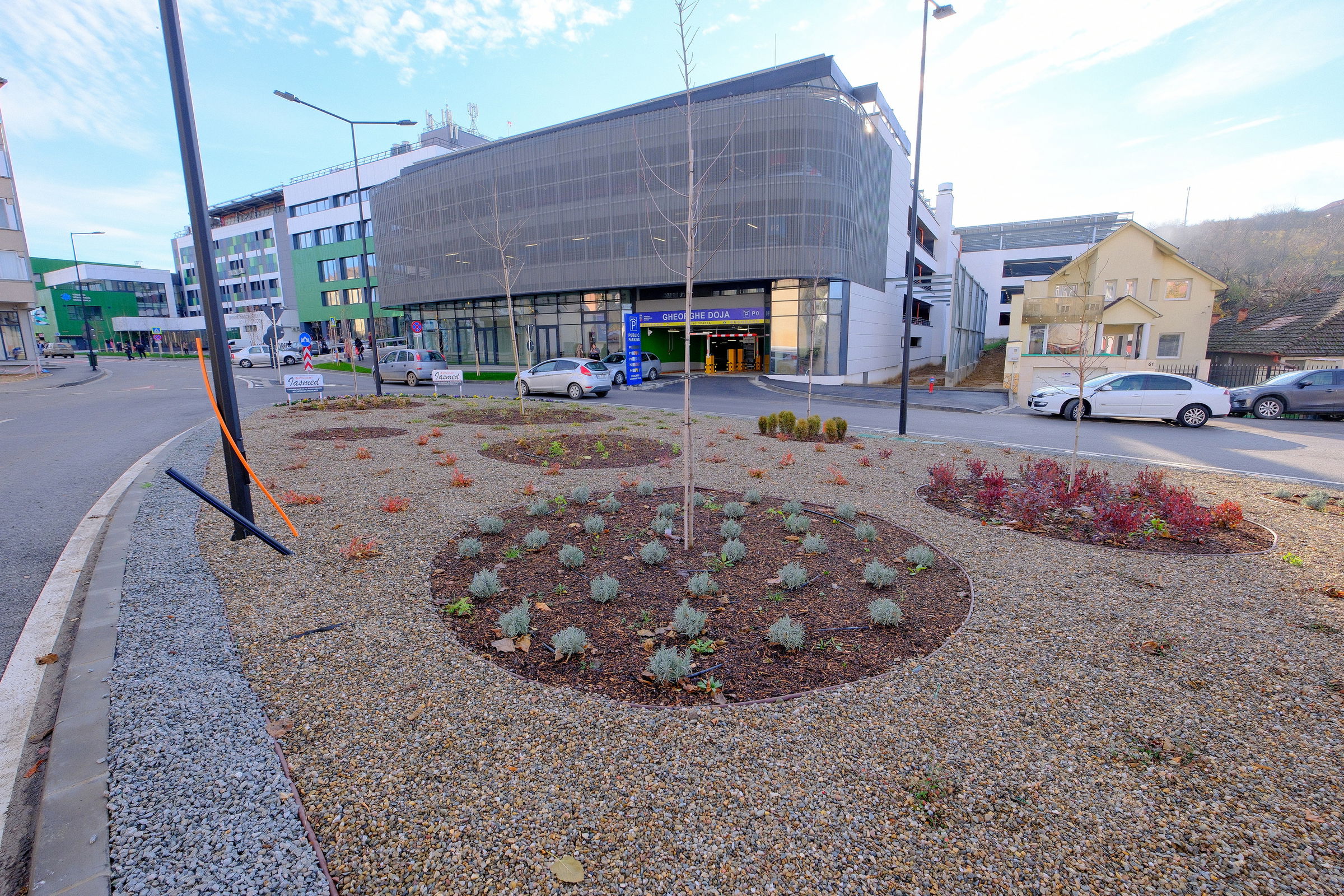 Teret alakítanak ki a megyei kórház előtt