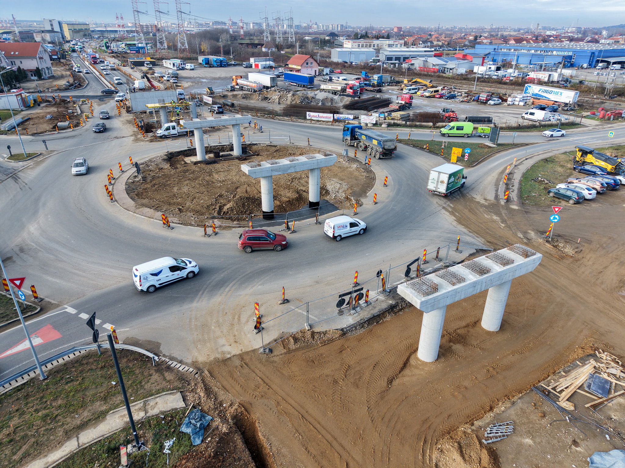 Aszfaltozzák a Metro közelében épülő felüljáró oldalsó bekötőútját