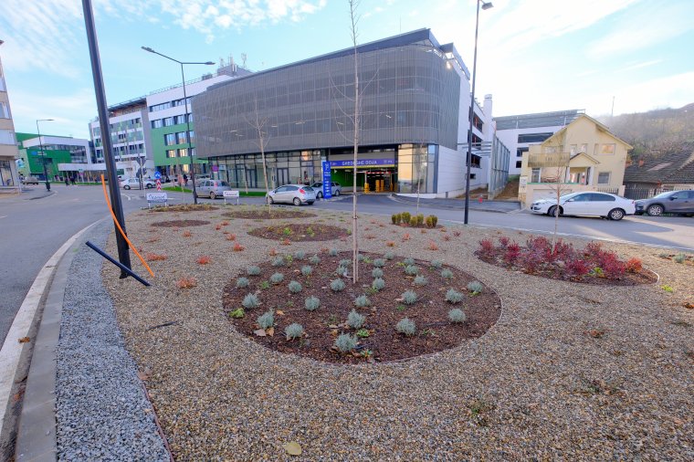 Teret alakítanak ki a megyei kórház előtt