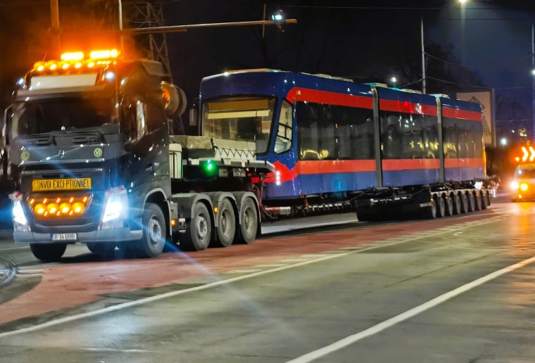 Megérkezett az első kétirányú villamos Nagyváradra