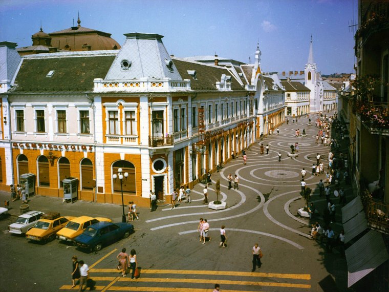 Múltidéző megújulás – visszatér a körkörös mintázat a váradi korzóra