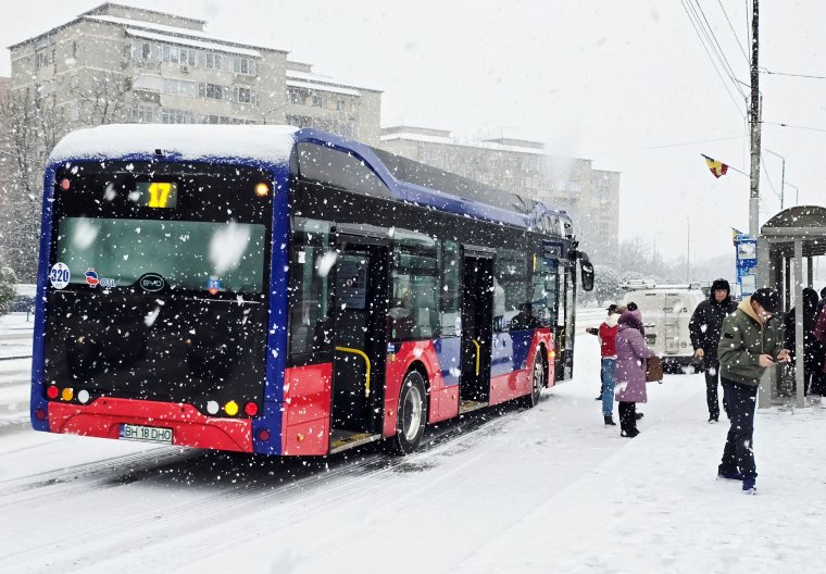 Ünnepi menetrend szerint közlekednek a buszok és a villamosok szilveszterkor és az új év első napjaiban
