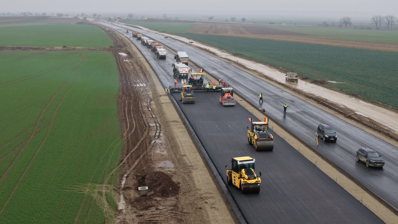 Aszfalt került a Bihar–Bisztraterebes autópálya-szakasz első kilométerére | VIDEÓ