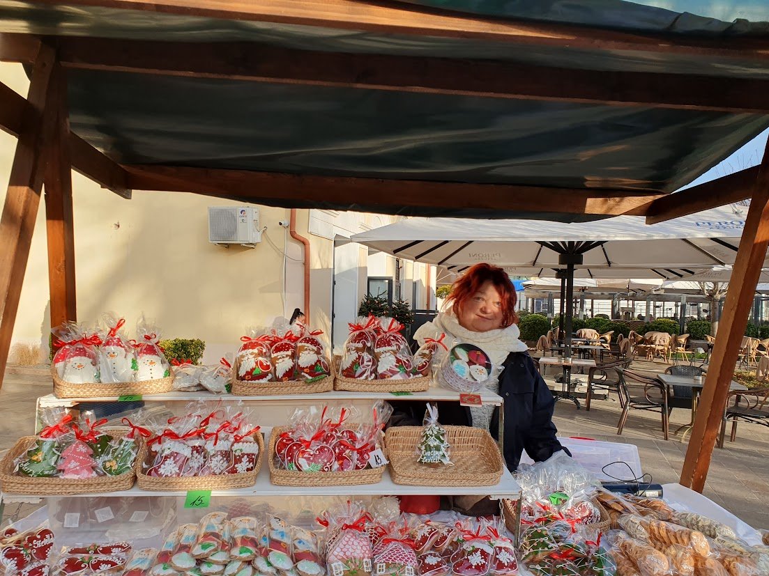 Így készül az ízletes és puha mézeskalács│Fotók és videók