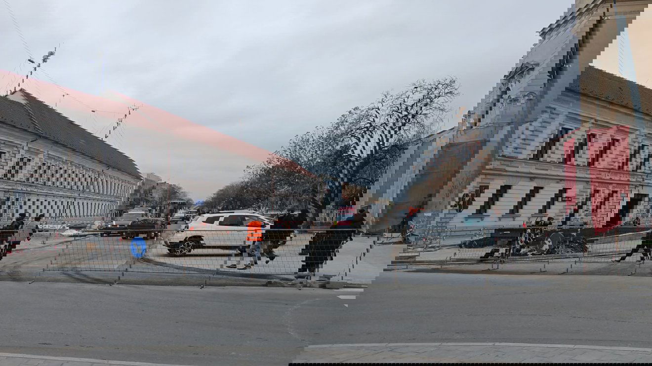 Csak szerdán nyitják meg a gépjárműforgalom előtt a váradi Sal Ferenc utcát