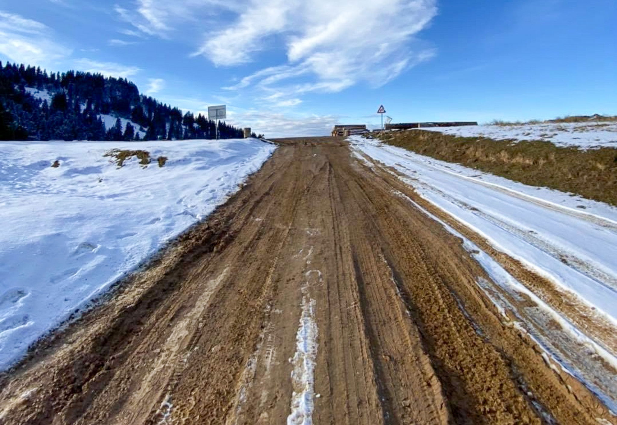 Aláírták a Pádis és Ponor-Ék közti útszakasz korszerűsítési szerződését