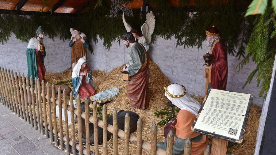 Üres a jászol a főtéri betlehemben Nagyváradon