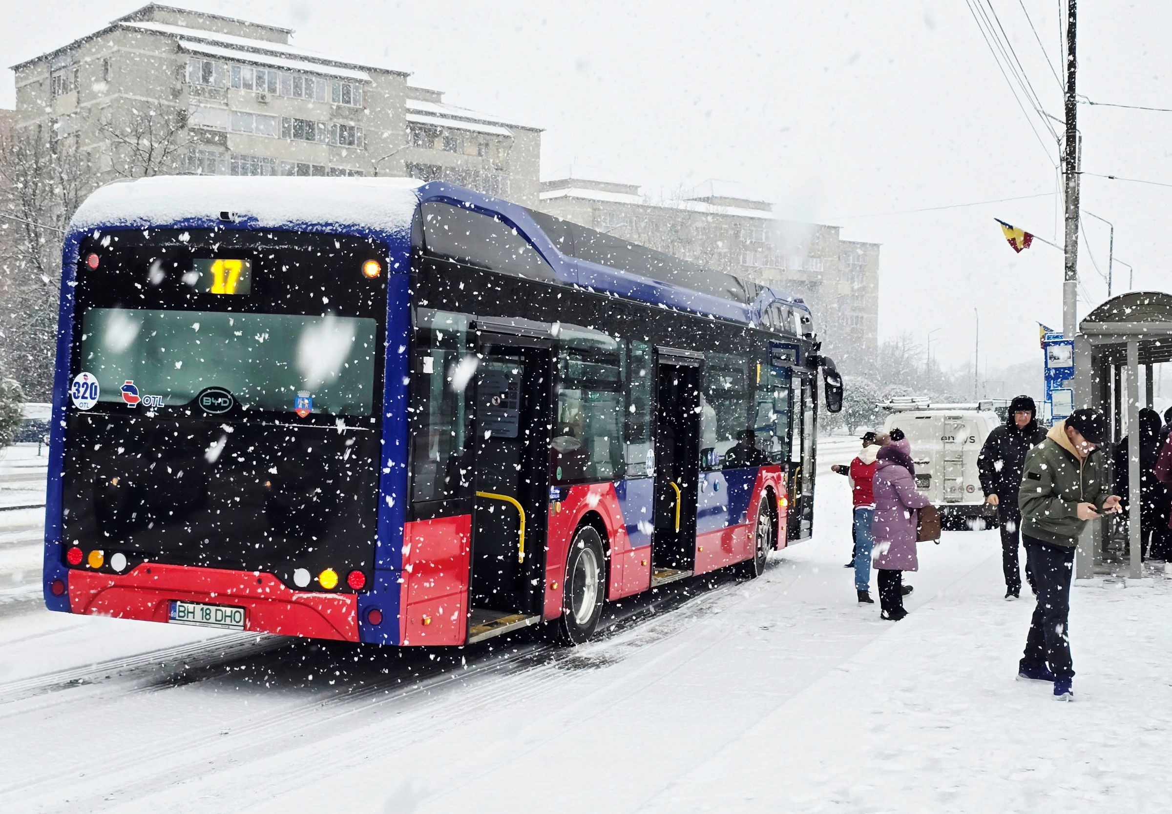 Ünnepi menetrend szerint közlekednek a buszok és a villamosok szilveszterkor és az új év első napjaiban