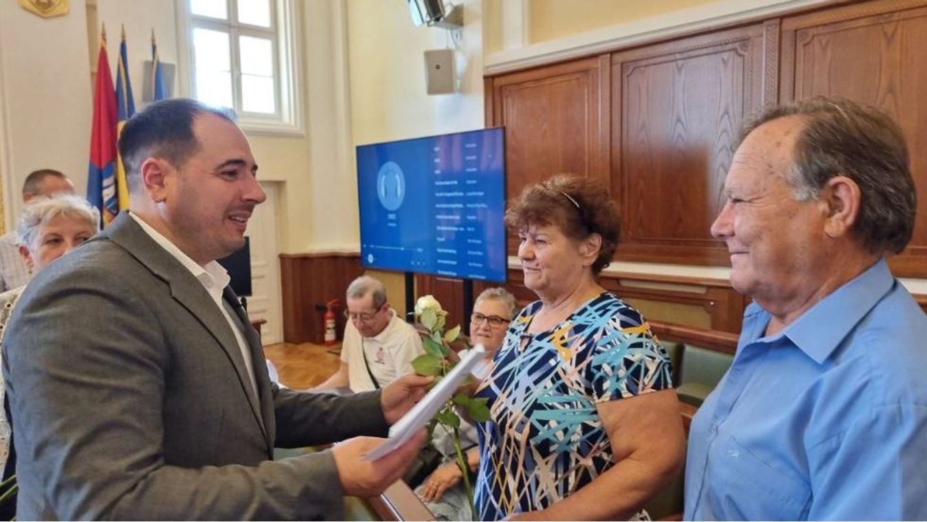 Köszöntötték az aranylakodalmas házaspárokat